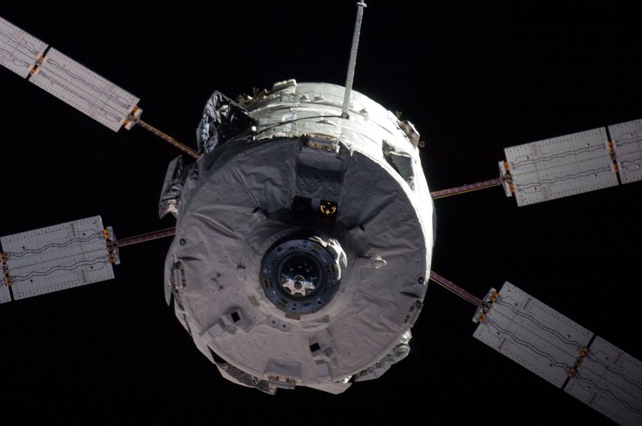 Cylindrical vehicle head-on with four solar wings in an X and a central docking probe